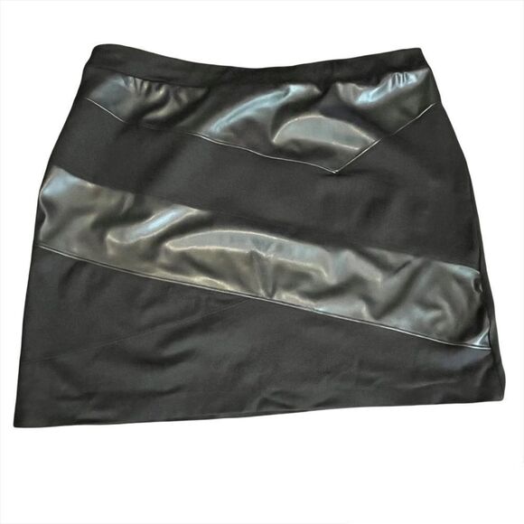 Laura Plus Black Mixed Media Faux Leather Panels Patchwork Pencil Skirt Size 3x - Picture 1 of 5
